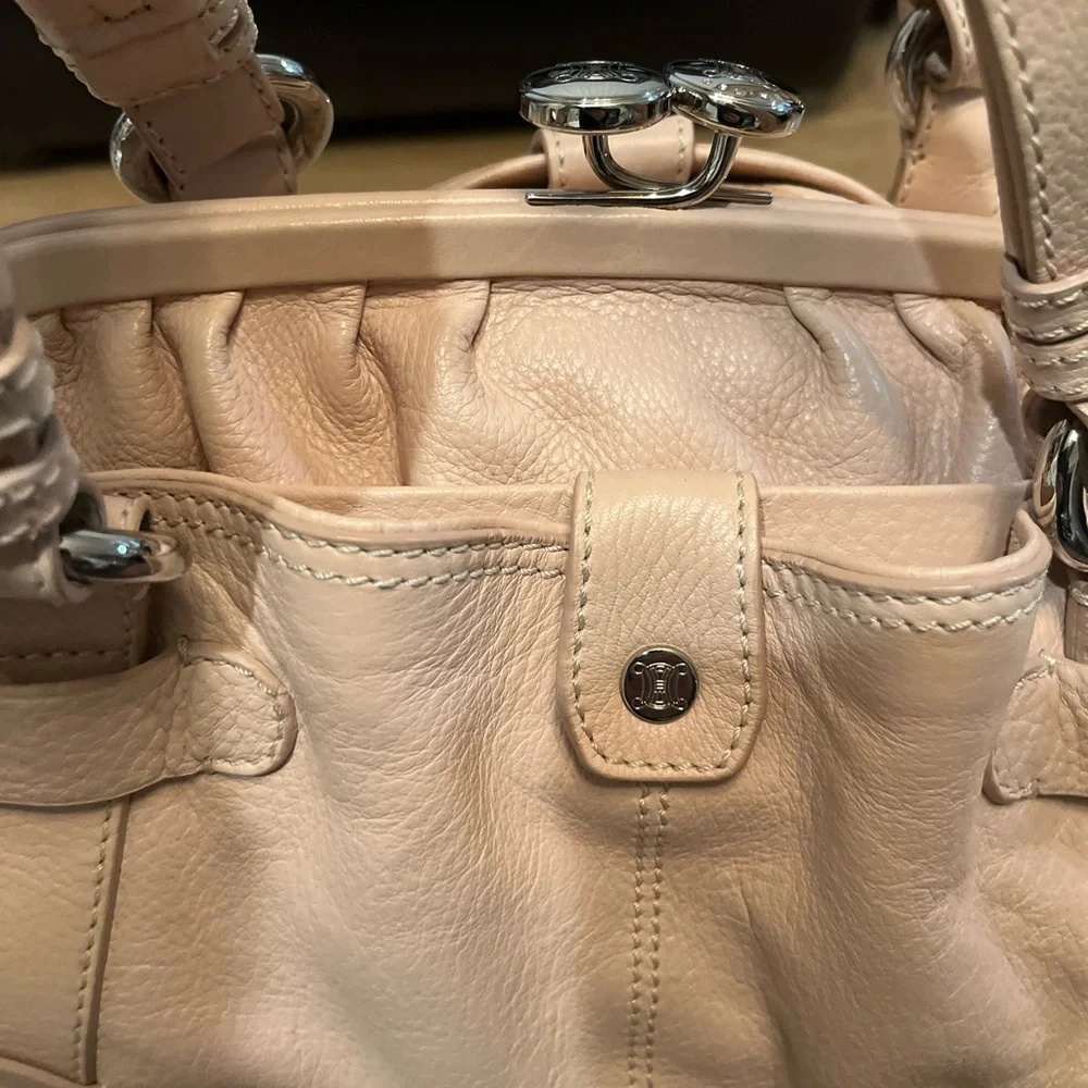 Rare Celine leather handbag with kiss-lock. Hard to find .with a COA & dustbag - Picture 13 of 13